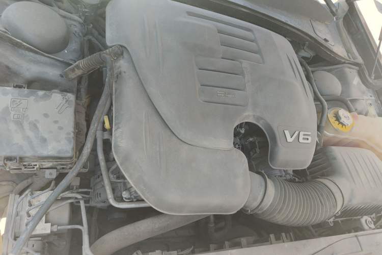 Used Chrysler 300C 2016 3.0L Supreme Edition Engine Bay Right