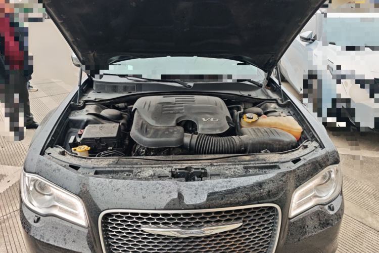 Used Chrysler 300C 2016 3.0L Supreme Edition Engine Bay