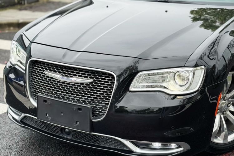 Used Chrysler 300C 2016 3.0L Supreme Edition Exterior 10