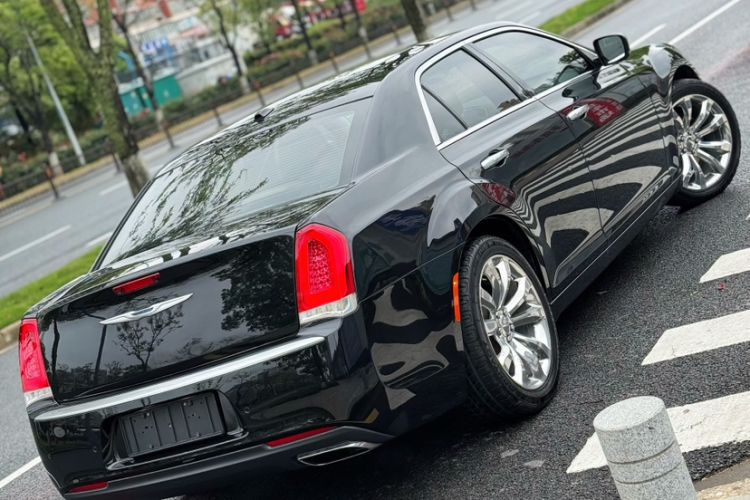 Used Chrysler 300C 2016 3.0L Supreme Edition Exterior 2