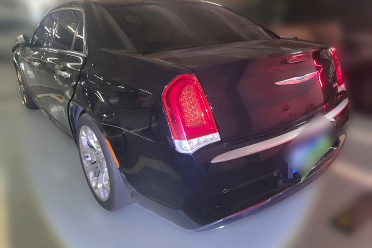 Used Chrysler 300C 2016 3.0L Supreme Edition Exterior 3