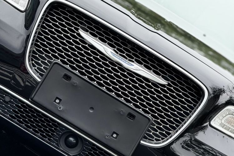 Used Chrysler 300C 2016 3.0L Supreme Edition Exterior 4