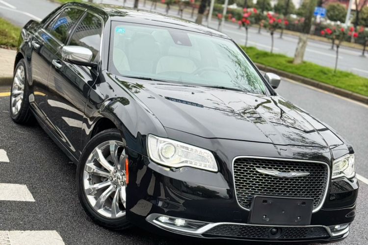 Used Chrysler 300C 2016 3.0L Supreme Edition Exterior 5