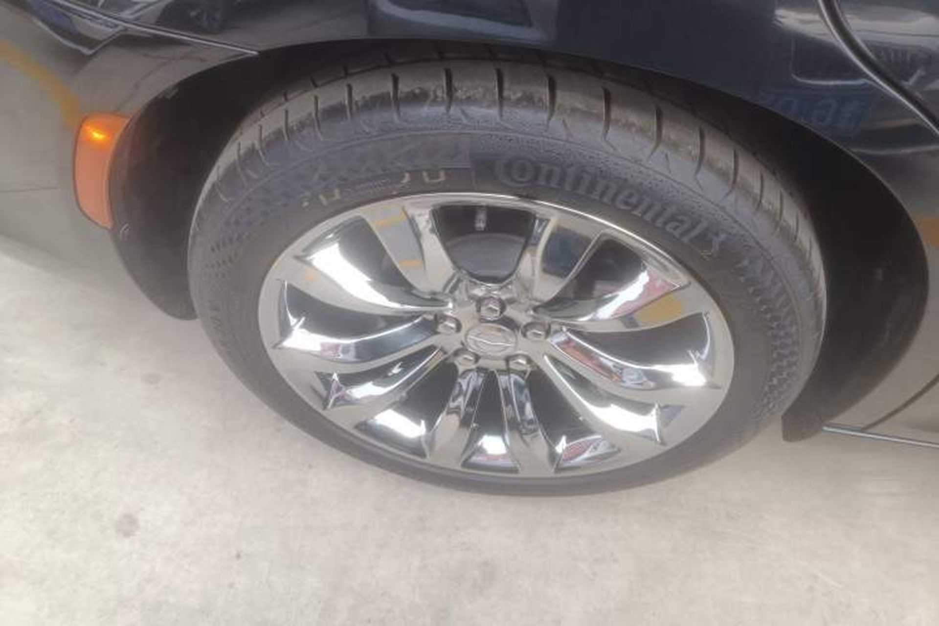 Used Chrysler 300C 2016 3.0L Supreme Edition Exterior 5