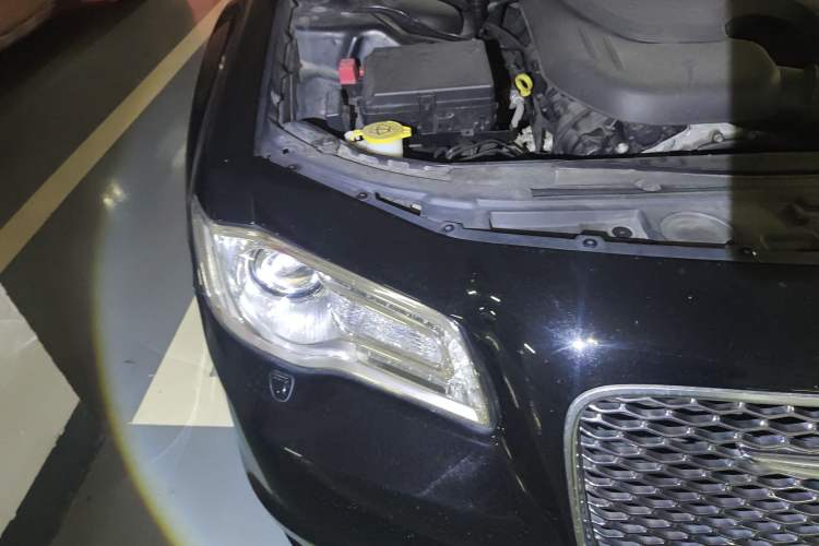Used Chrysler 300C 2016 3.0L Supreme Edition Exterior 6