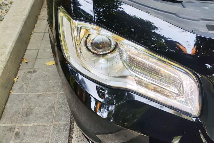 Used Chrysler 300C 2016 3.0L Supreme Edition Exterior 6