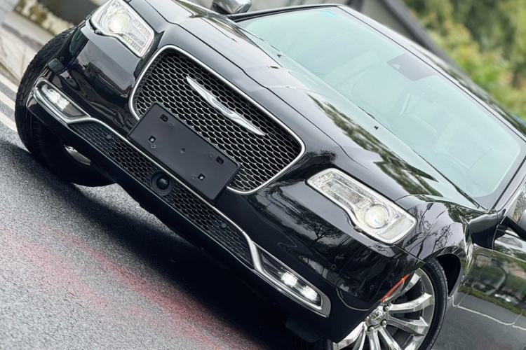 Used Chrysler 300C 2016 3.0L Supreme Edition Exterior 8