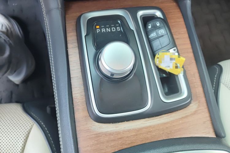 Used Chrysler 300C 2016 3.0L Supreme Edition Gear Lever