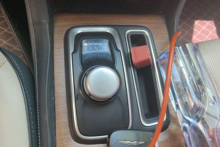 Used Chrysler 300C 2016 3.0L Supreme Edition Gear Lever