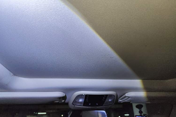 Used Chrysler 300C 2016 3.0L Supreme Edition Headliner