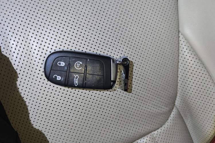 Used Chrysler 300C 2016 3.0L Supreme Edition Interior 1