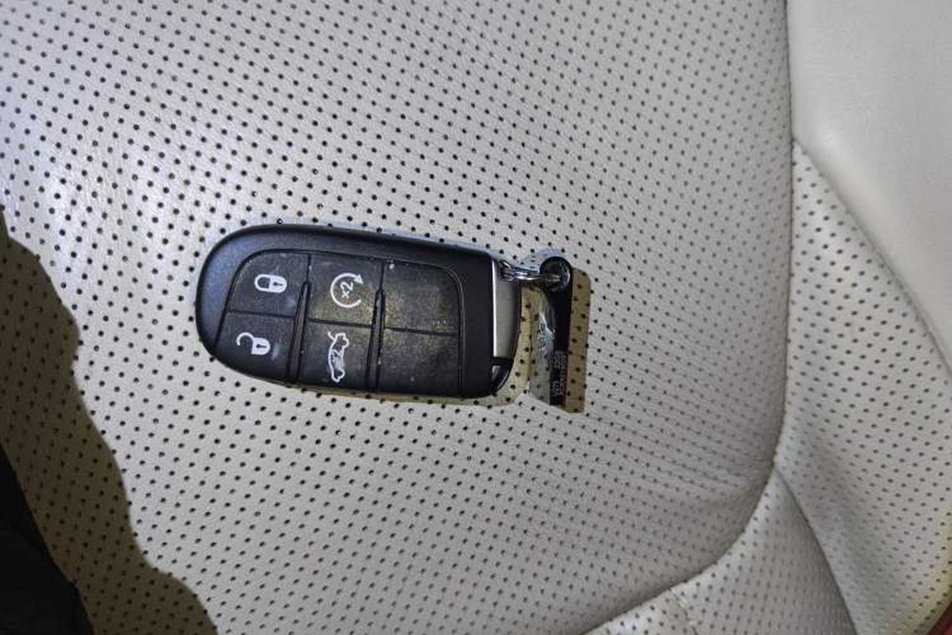Used Chrysler 300C 2016 3.0L Supreme Edition Interior 1