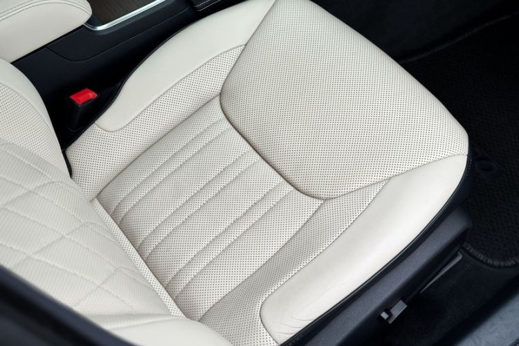 Used Chrysler 300C 2016 3.0L Supreme Edition Interior 10