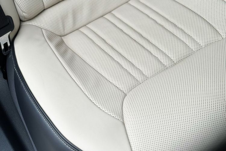 Used Chrysler 300C 2016 3.0L Supreme Edition Interior 11