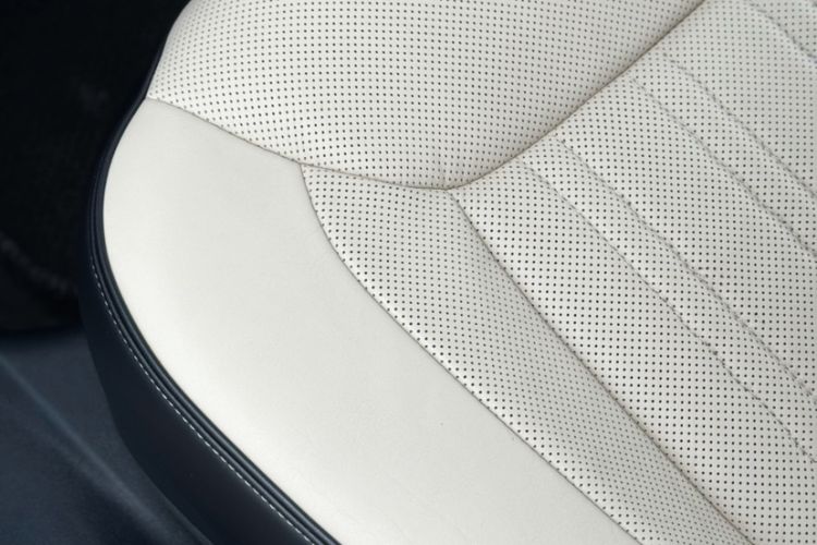 Used Chrysler 300C 2016 3.0L Supreme Edition Interior 2