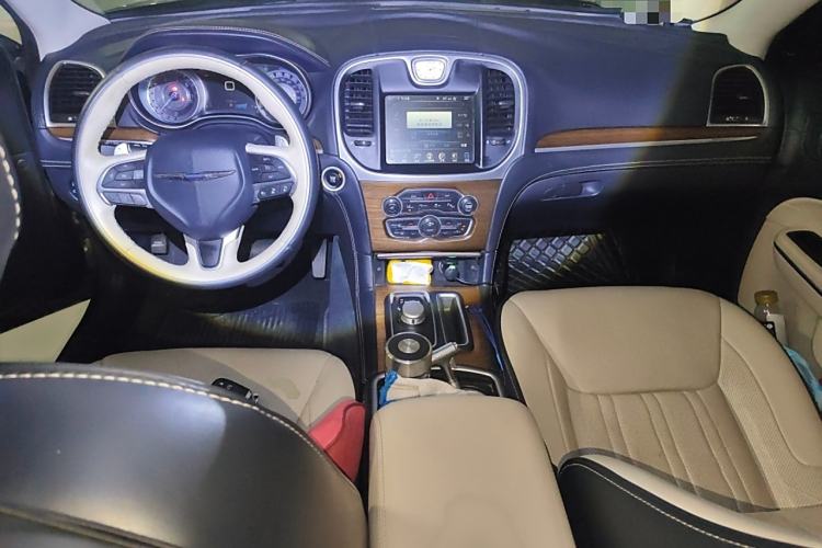Used Chrysler 300C 2016 3.0L Supreme Edition Interior 2