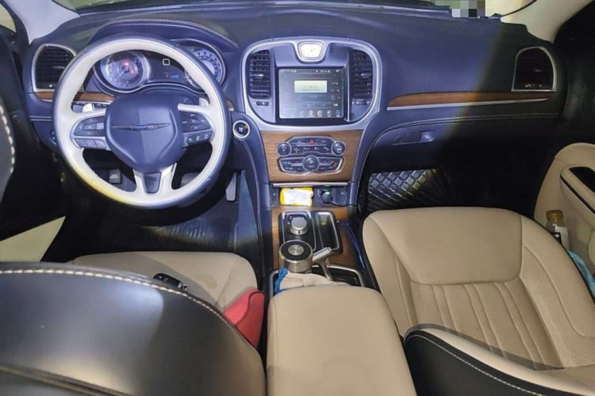 Used Chrysler 300C 2016 3.0L Supreme Edition Interior 2