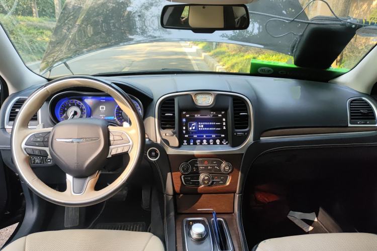Used Chrysler 300C 2016 3.0L Supreme Edition Interior 2