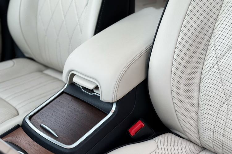 Used Chrysler 300C 2016 3.0L Supreme Edition Interior 5