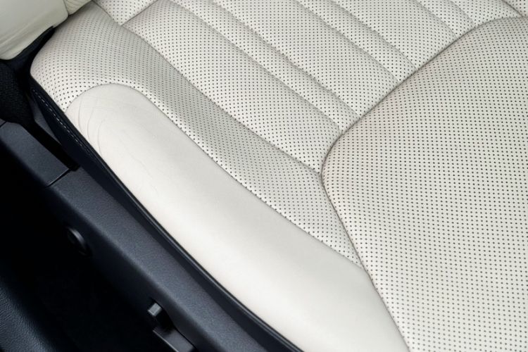 Used Chrysler 300C 2016 3.0L Supreme Edition Interior 6