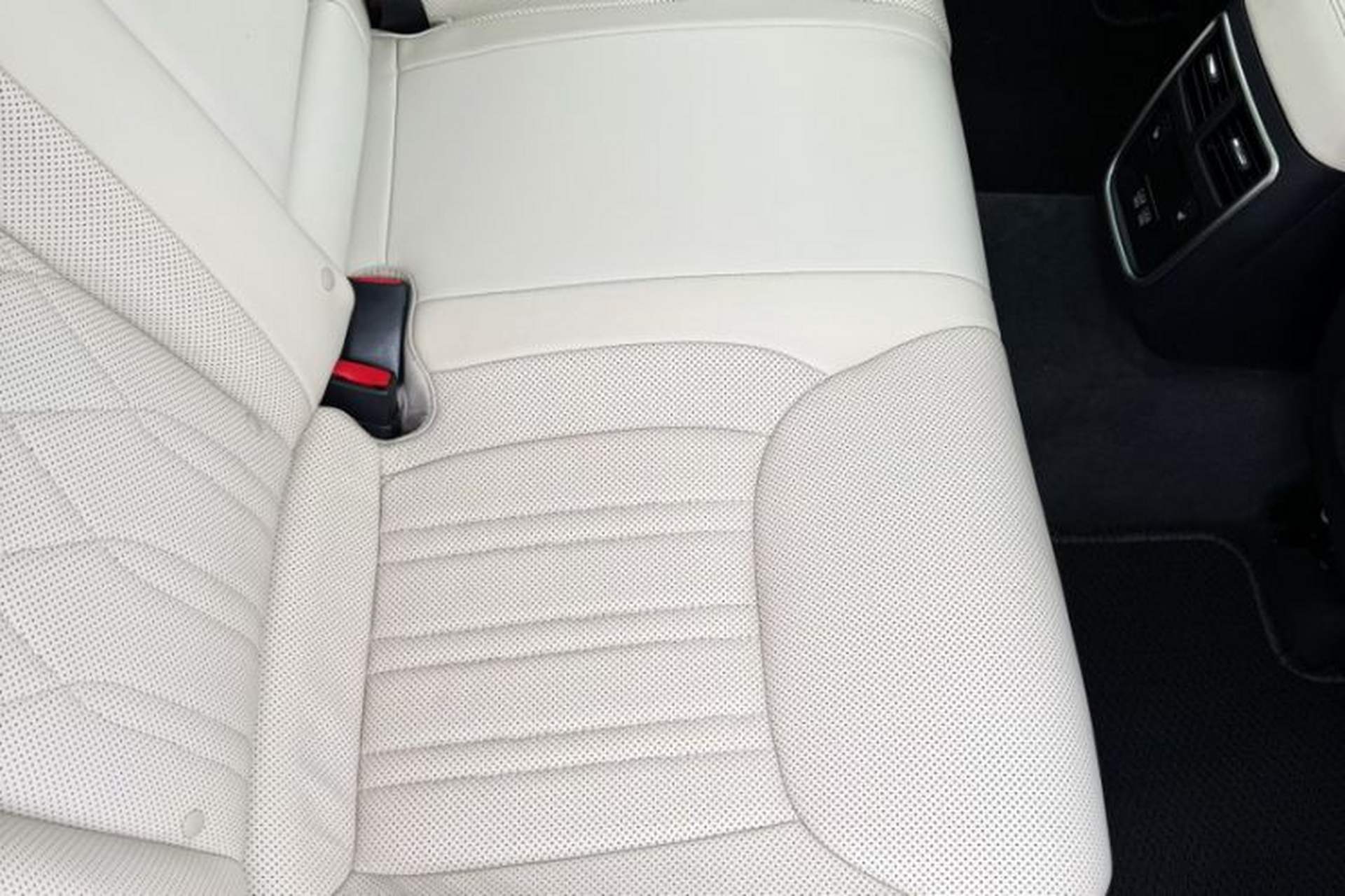Used Chrysler 300C 2016 3.0L Supreme Edition Interior 7