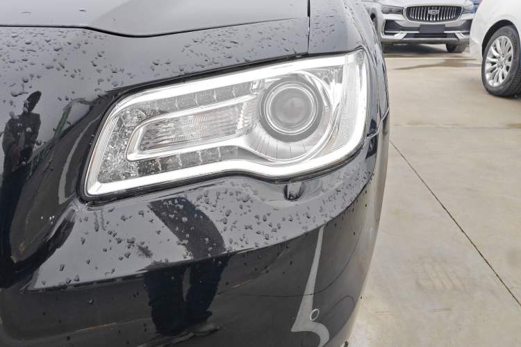 Used Chrysler 300C 2016 3.0L Supreme Edition Left Front Headlight