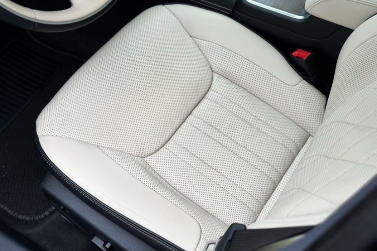 Used Chrysler 300C 2016 3.0L Supreme Edition Left Front Seat