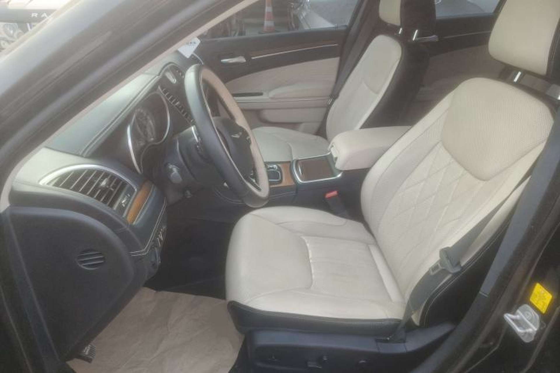 Used Chrysler 300C 2016 3.0L Supreme Edition Left Front Seat