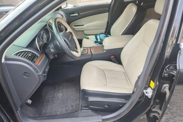 Used Chrysler 300C 2016 3.0L Supreme Edition Left Front Seat