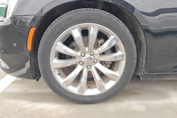 Used Chrysler 300C 2016 3.0L Supreme Edition Left Front Wheel Hub