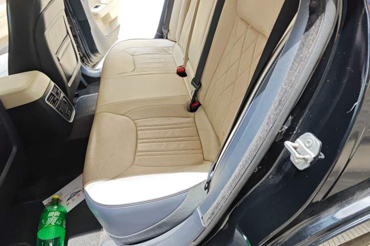 Used Chrysler 300C 2016 3.0L Supreme Edition Left Rear Seat