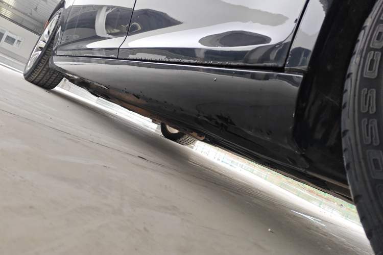 Used Chrysler 300C 2016 3.0L Supreme Edition Left Side Sill