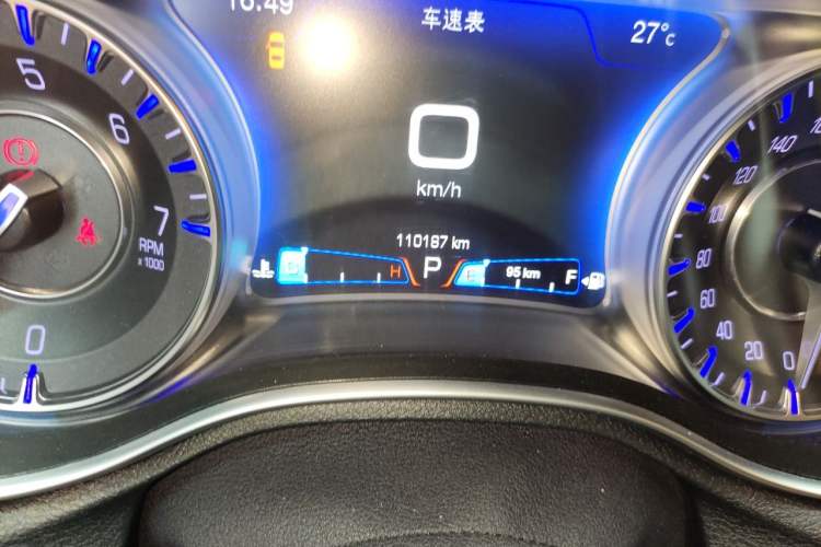 Used Chrysler 300C 2016 3.0L Supreme Edition Odometer Close Up