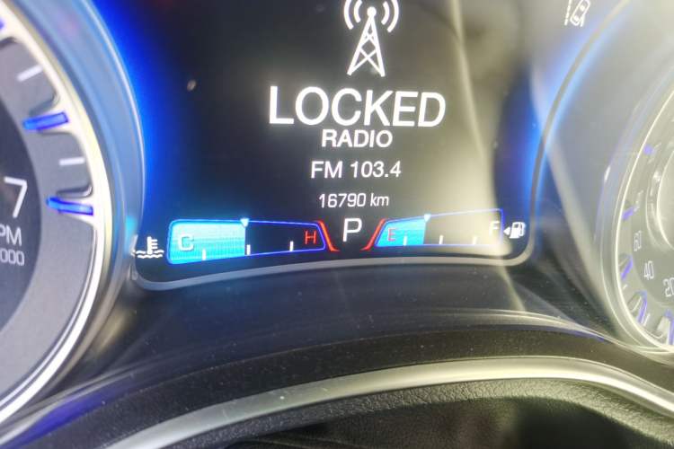 Used Chrysler 300C 2016 3.0L Supreme Edition Odometer Close Up