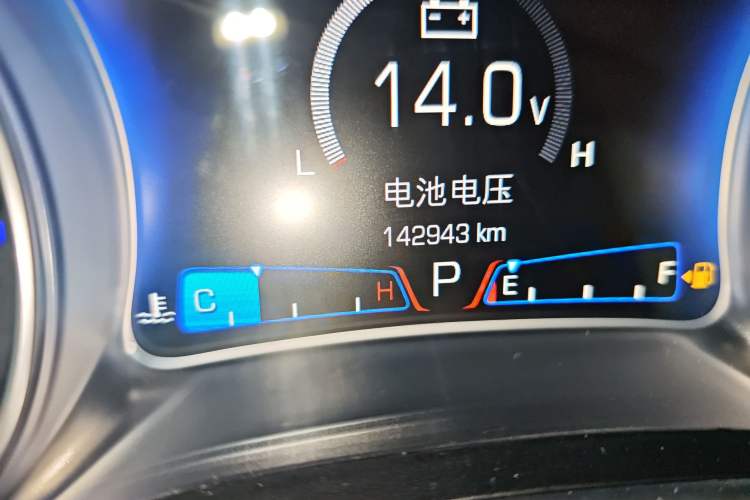 Used Chrysler 300C 2016 3.0L Supreme Edition Odometer Close Up