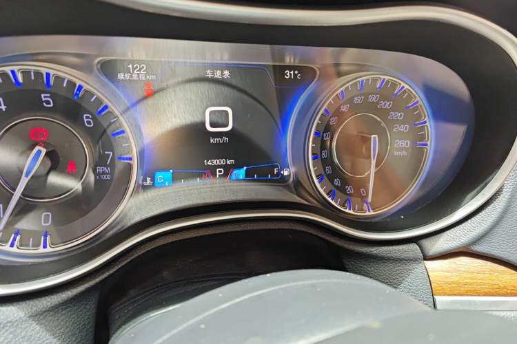 Used Chrysler 300C 2016 3.0L Supreme Edition Odometer Close Up