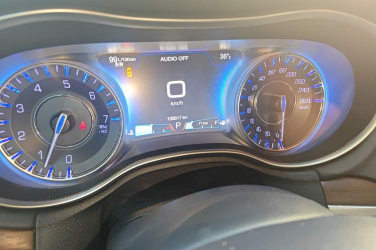 Used Chrysler 300C 2016 3.0L Supreme Edition Odometer Close Up
