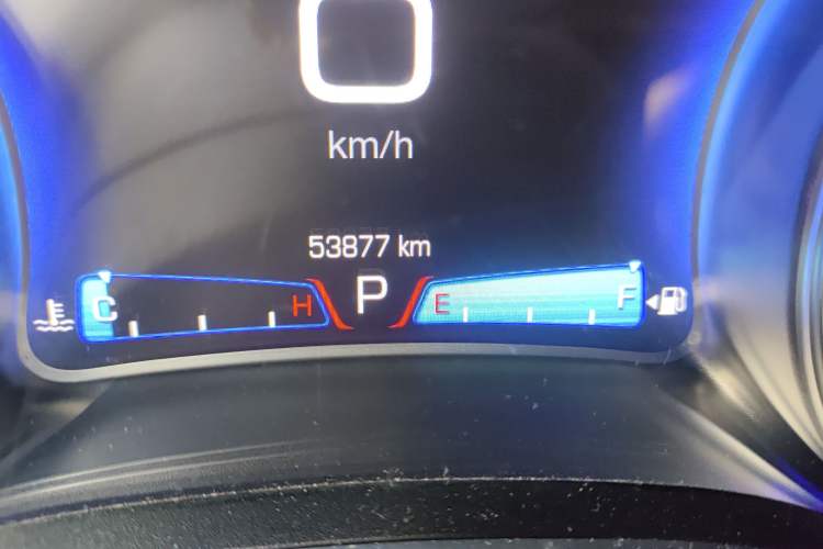 Used Chrysler 300C 2016 3.0L Supreme Edition Odometer Close Up