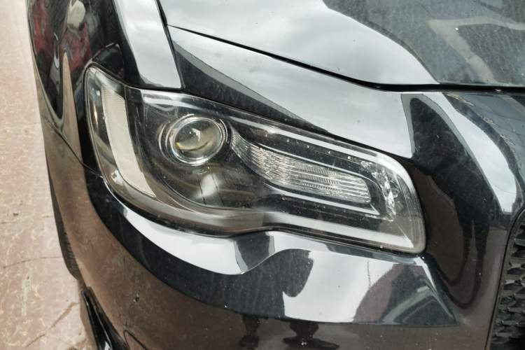 Used Chrysler 300C 2016 3.0L Supreme Edition Right Front Headlight