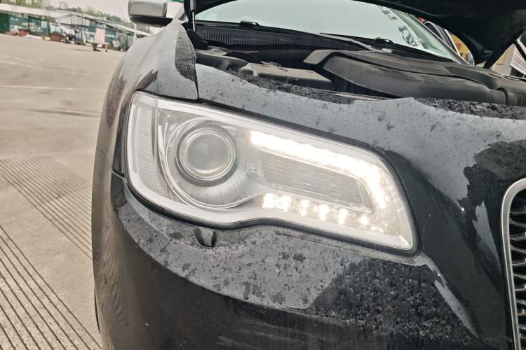 Used Chrysler 300C 2016 3.0L Supreme Edition Right Front Headlight