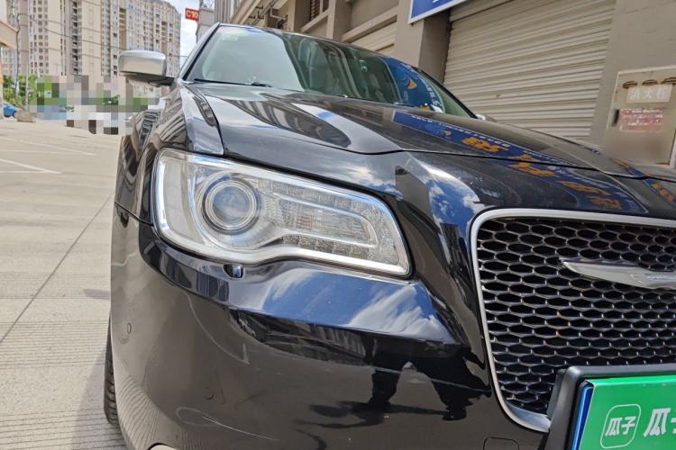 Used Chrysler 300C 2016 3.0L Supreme Edition Right Front Headlight
