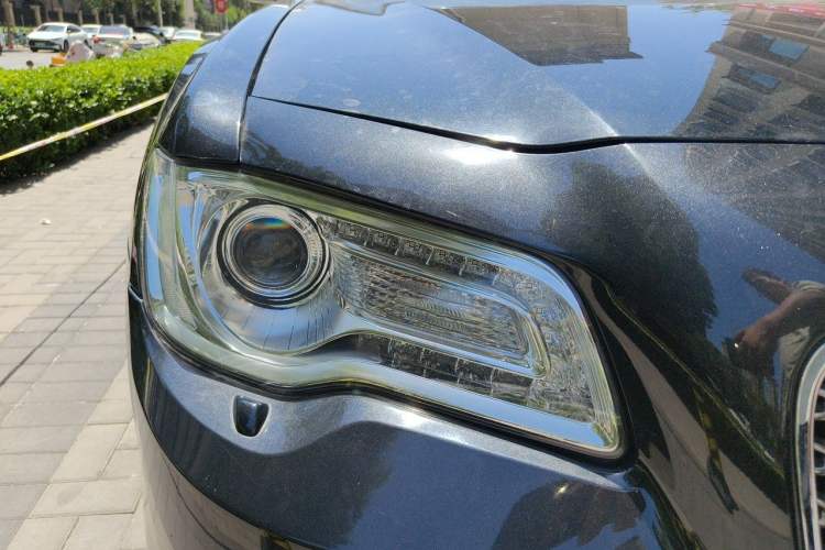 Used Chrysler 300C 2016 3.0L Supreme Edition Right Front Headlight