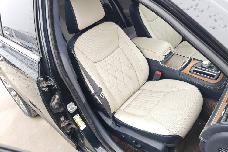 Used Chrysler 300C 2016 3.0L Supreme Edition Right Front Seat