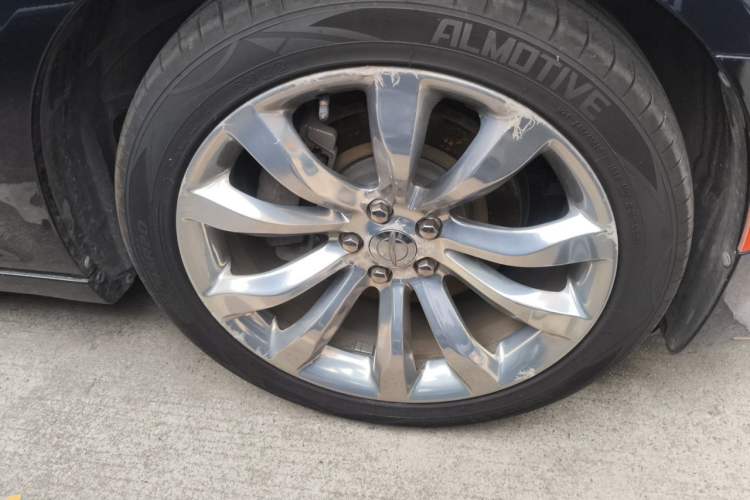 Used Chrysler 300C 2016 3.0L Supreme Edition Right Front Wheel Hub