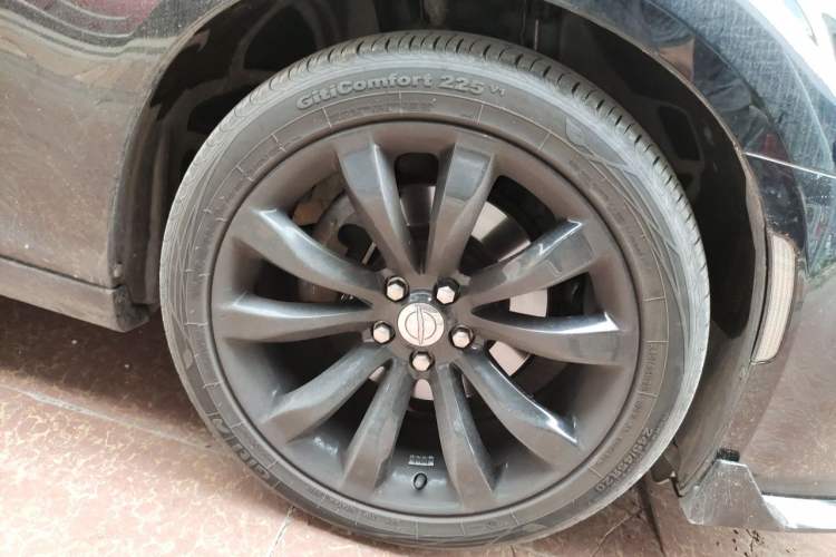 Used Chrysler 300C 2016 3.0L Supreme Edition Right Front Wheel Hub