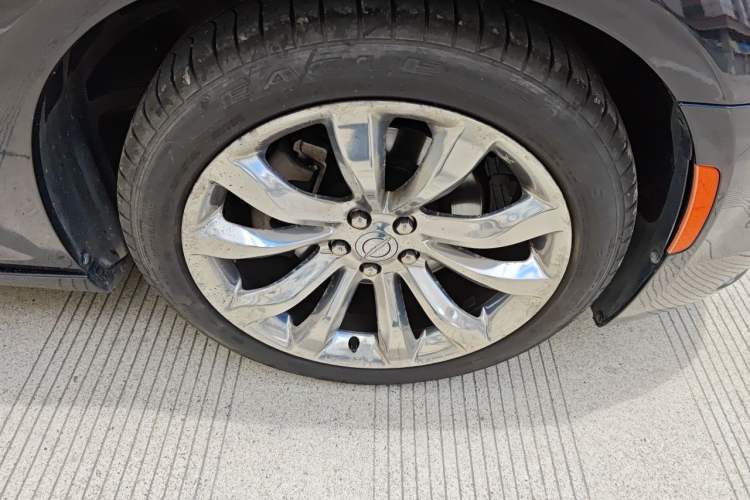 Used Chrysler 300C 2016 3.0L Supreme Edition Right Front Wheel Hub