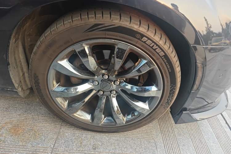 Used Chrysler 300C 2016 3.0L Supreme Edition Right Front Wheel Hub