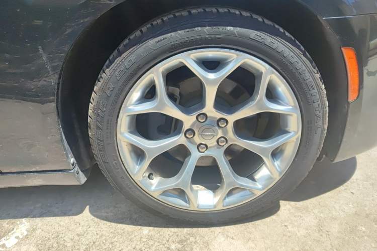 Used Chrysler 300C 2016 3.0L Supreme Edition Right Front Wheel Hub