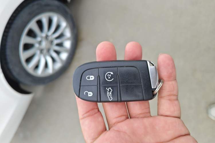 Used Chrysler 300C 2016 3.0L Supreme Edition Vehicle Key