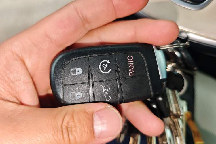 Used Chrysler 300C 2016 3.0L Supreme Edition Vehicle Key